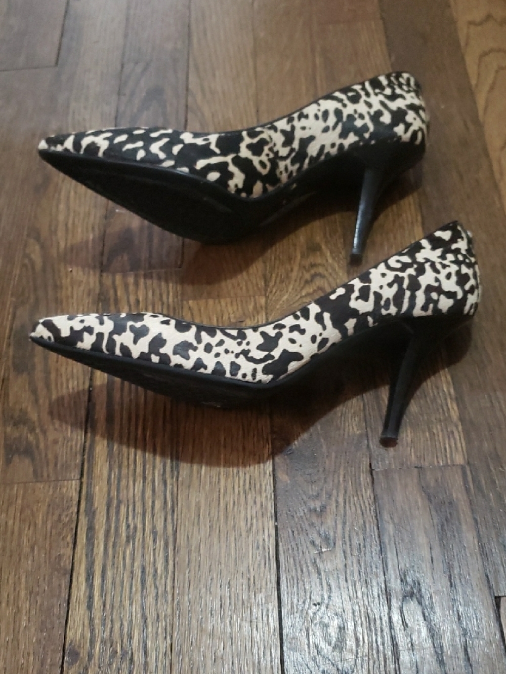 Michael Kors Leopard Print Pointed Toe Flats in Black and Cream - Picture 6 of 6